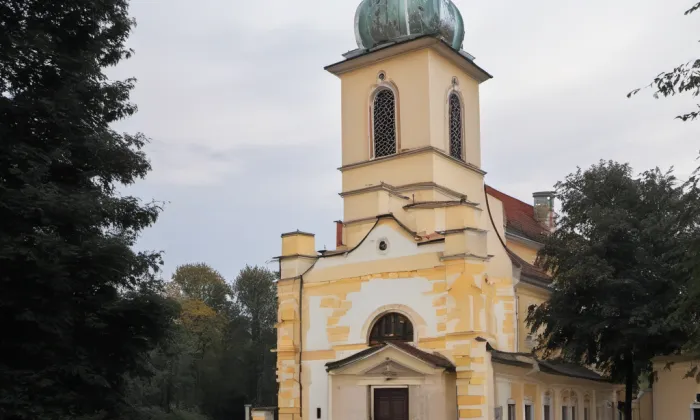 Kostel svatých Andělů strážných (Nivnice) – noc