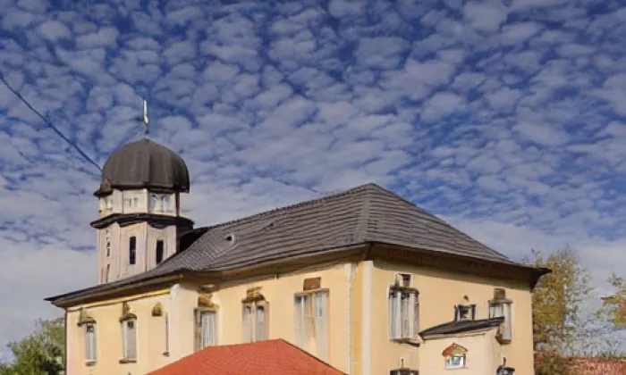 Kostel svatých Filipa a Jakuba (Roztoky u Jilemnice) – autumn