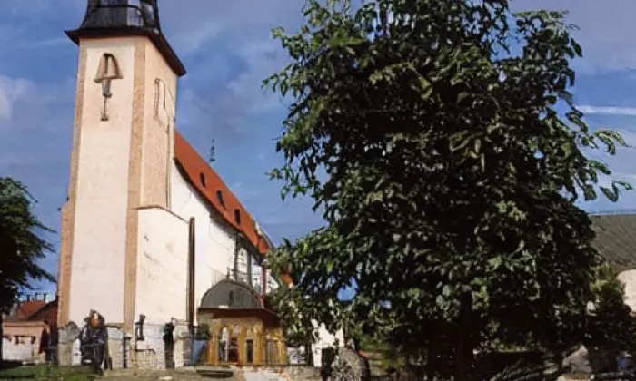 Kostel svatých Petra a Pavla (Skviřín) – iluminace