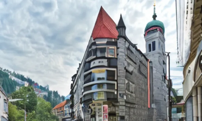 Kostel svatého Apolináře (Velké Předměstí) – summer
