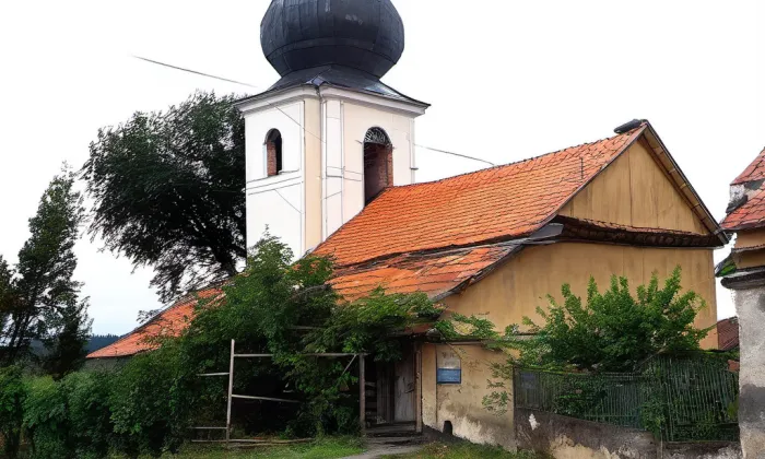 Kostel svatého Bartoloměje (Popovičky) – autumn
