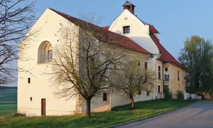 kostel svatého Ducha (Šumná) – noc