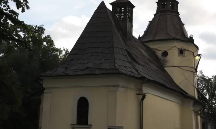 Kostel svatého Filipa a Jakuba (Lukavice) – noc