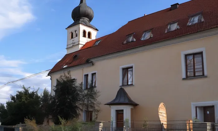 kostel svatého Filipa a Jakuba (Pavlice) – autumn