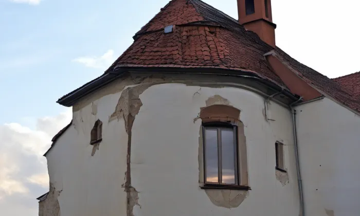 Kostel svatého Jakuba Staršího (Kadlín) – autumn