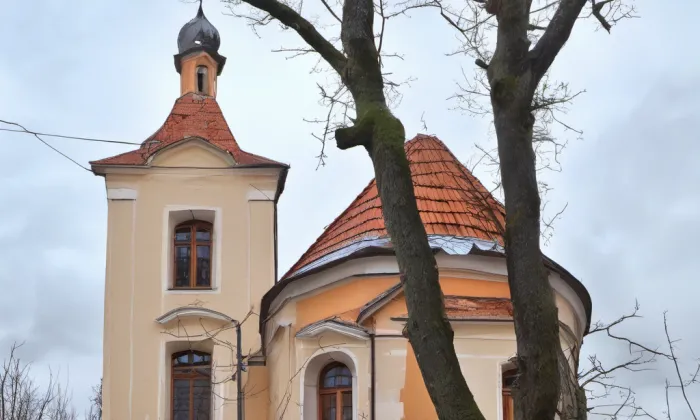 kostel svatého Jakuba Staršího ve Slušticích – autumn