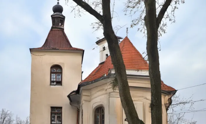 kostel svatého Jakuba Staršího ve Slušticích – noc