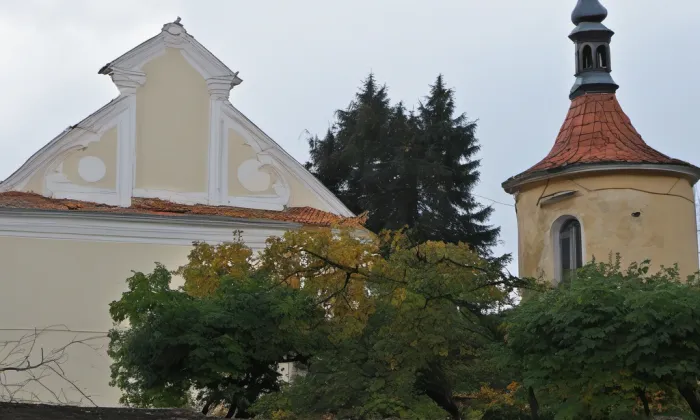 Kostel svatého Jana Křtitele (Kostelec nad Černými lesy) – autumn
