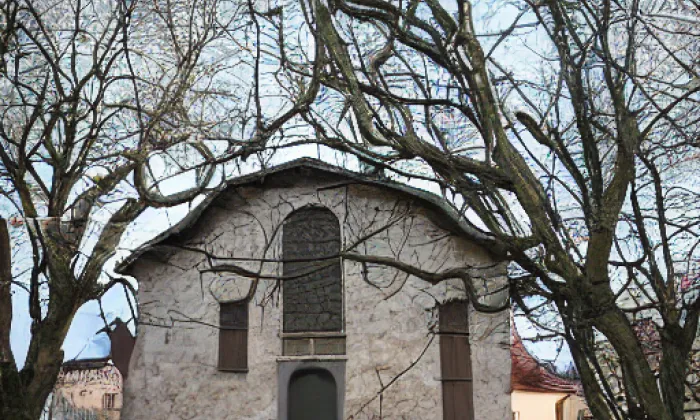 Kostel svatého Jana Nepomuckého (Velká Chuchle) – autumn