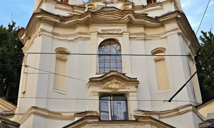 Kostel svatého Jana Nepomuckého na Skalce – noc