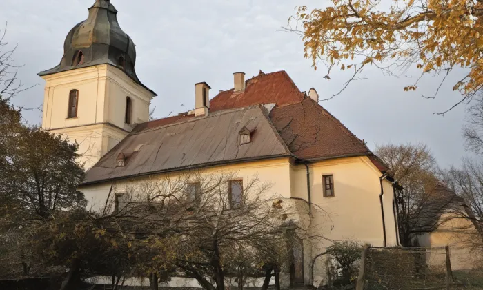 kostel svatého Jiří (Hněvčeves) – noc