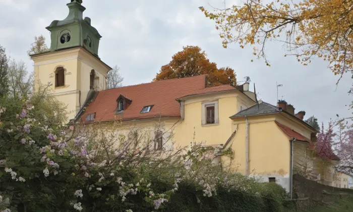 kostel svatého Jiří (Hněvčeves) – spring