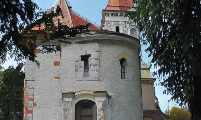 Kostel svatého Jiří (Malesice) – noc