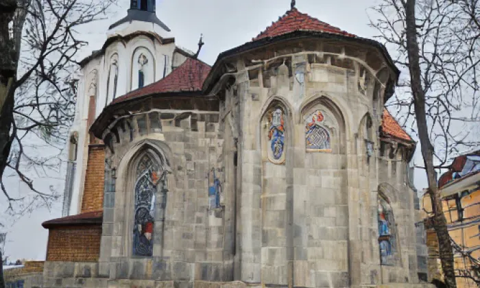 Kostel svatého Matouše (Křešice) – noc