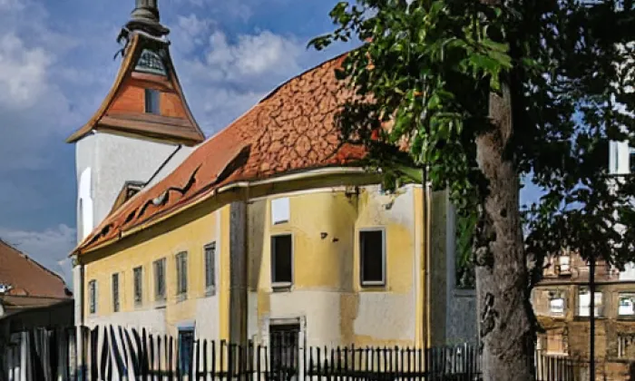 Kostel svatého Mikuláše (Měcholupy) – autumn