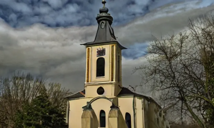 kostel svatého Mikuláše (Ostrov) – noc
