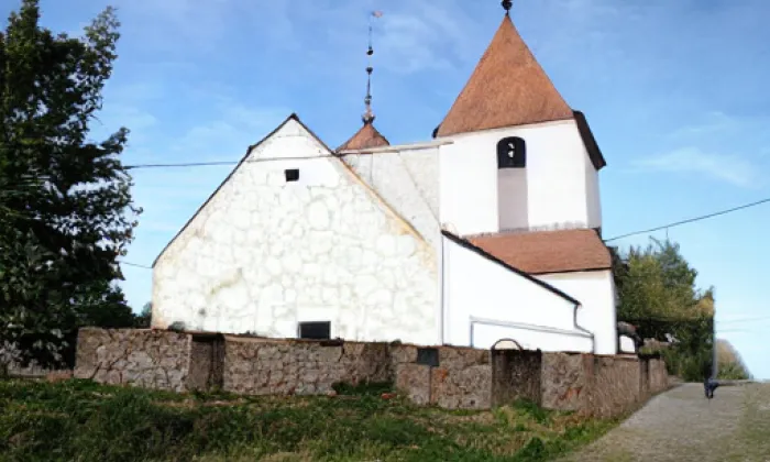 Kostel svatého Petra a Pavla (Albrechtice) – autumn