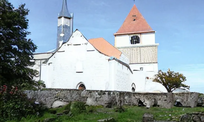 Kostel svatého Petra a Pavla (Albrechtice) – summer