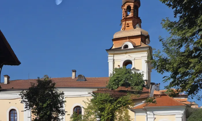 Kostel svatého Petra a Pavla (Milovice u Hořic) – noc