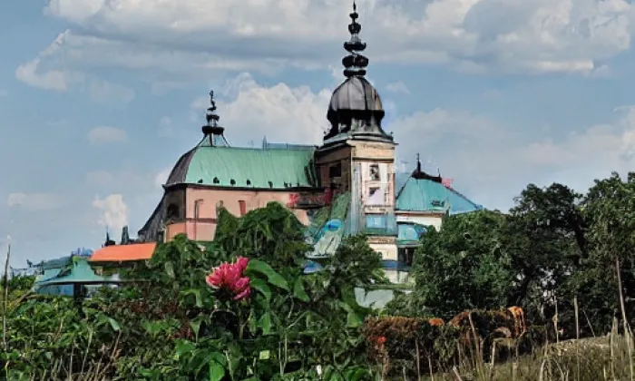 Kostel svatého Petra a Pavla (Podbořany) – noc