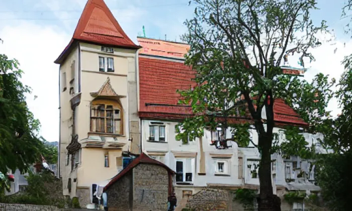 Kostel svatého Petra a Pavla (Svéraz) – autumn