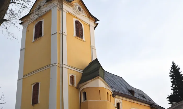 kostel svatého Petra a Pavla (Trnava) – noc