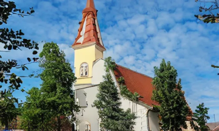 Kostel svatého Václava (Hulín) – autumn