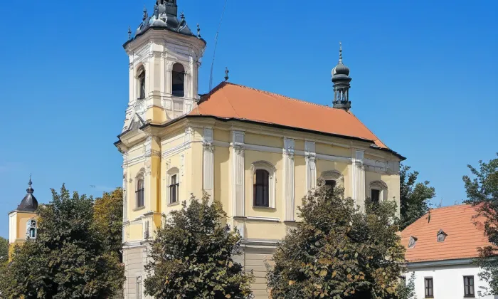 Kostel svatého Václava (Veliš) – autumn
