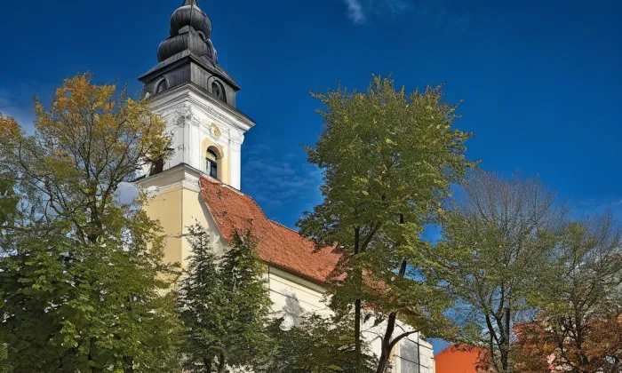 Kostel svatého Václava v Dolních Bojanovicích – autumn