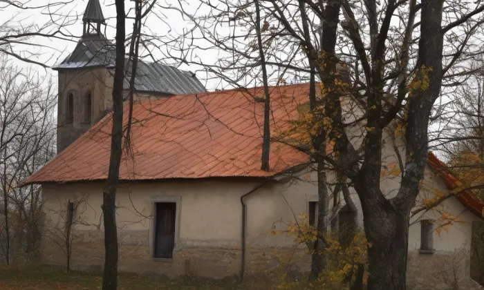 Kostel svatého Zikmunda (Velká Hraštice) – autumn