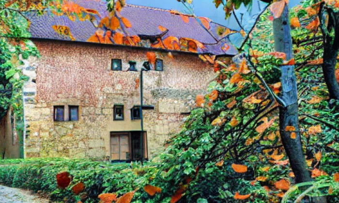 Kostel Všech svatých (Štoutov) – autumn