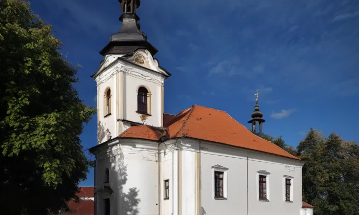 Kostel Všech svatých (Hředle) – autumn