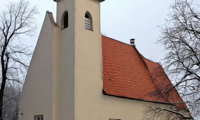 Kostel Všech svatých (Slivenec) – winter