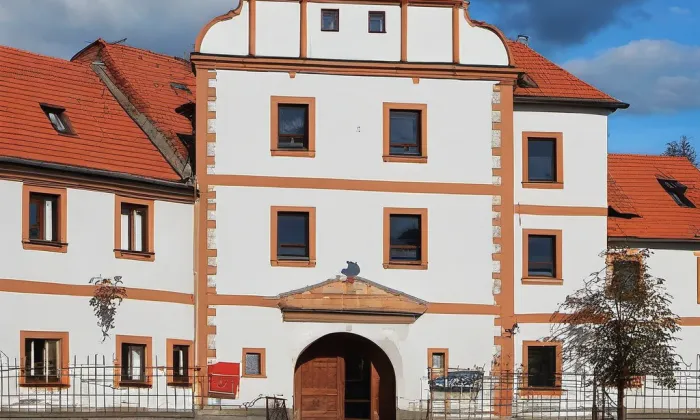 Starý zámek Lnáře – autumn