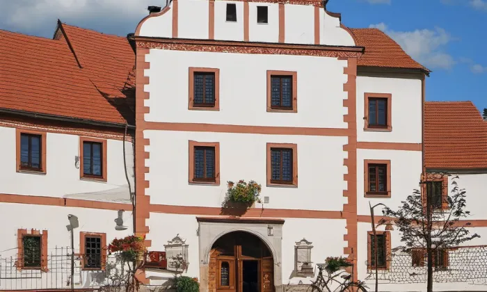 Starý zámek Lnáře – summer