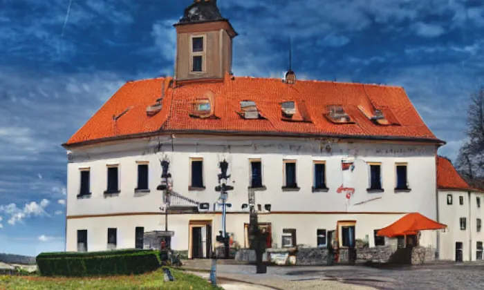 Tvrz a zámek Čejkovice – autumn