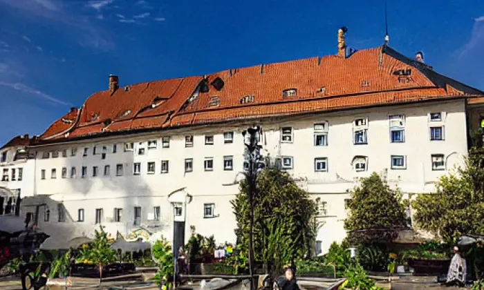 Valdštejnská jízdárna – summer