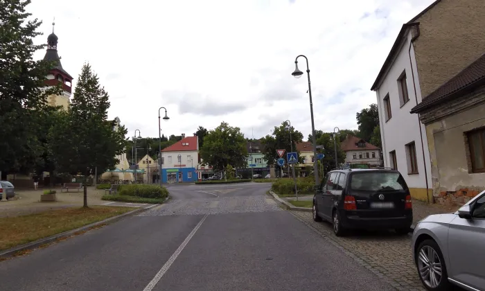 Radnice v Dobrovici
