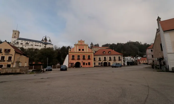 Sloup se sochou svatého Jana Nepomuckého (Rožmberk nad Vltavou)