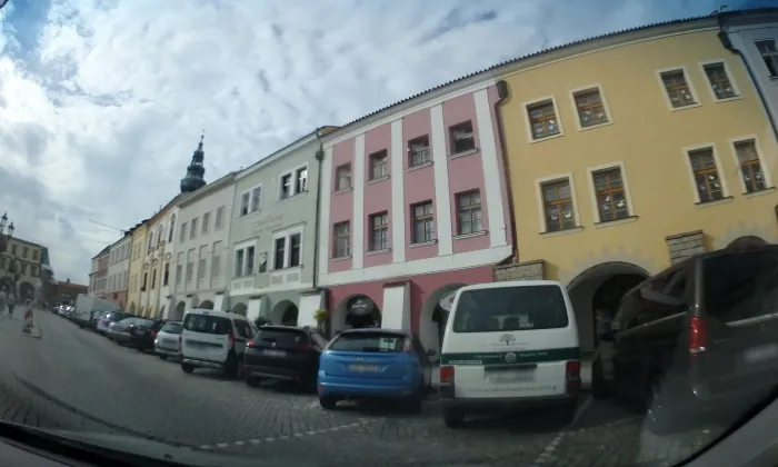 Sloup se sousoším a sochou Panny Marie v Kroměříži
