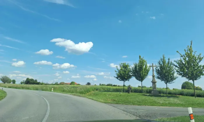 Smírčí kříž (Martinice)