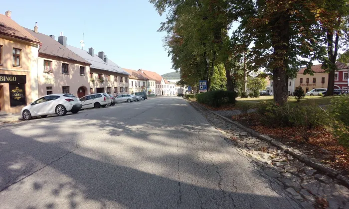 pranýř se sochou svaté Barbory