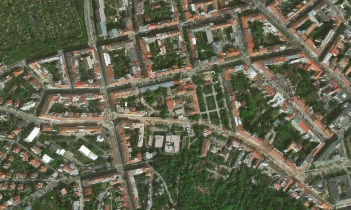 čekárna tramvajové zastávky Obilní trh – letecký pohled