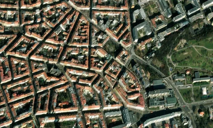 Žižkovská radnice – letecký pohled