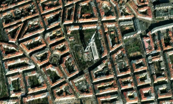 Žižkovský vysílač – letecký pohled
