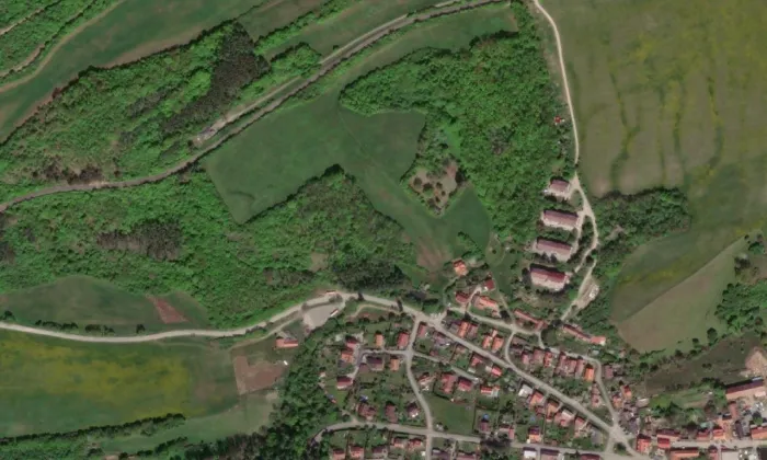 Židovský hřbitov v Mořině – letecký pohled