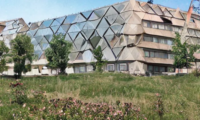 Areál ministerských budov pod Emauzy – noc