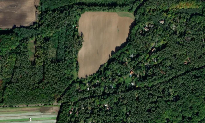 chata Bohumila Hrabala v Kersko – letecký pohled