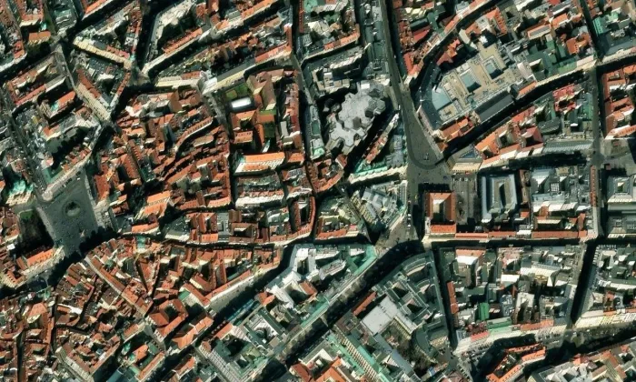 Dům U Červeného orla (Celetná) – letecký pohled