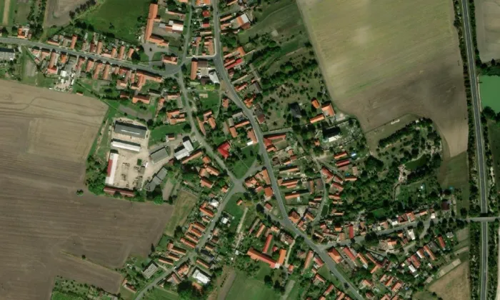 Fara (Činěves) – letecký pohled